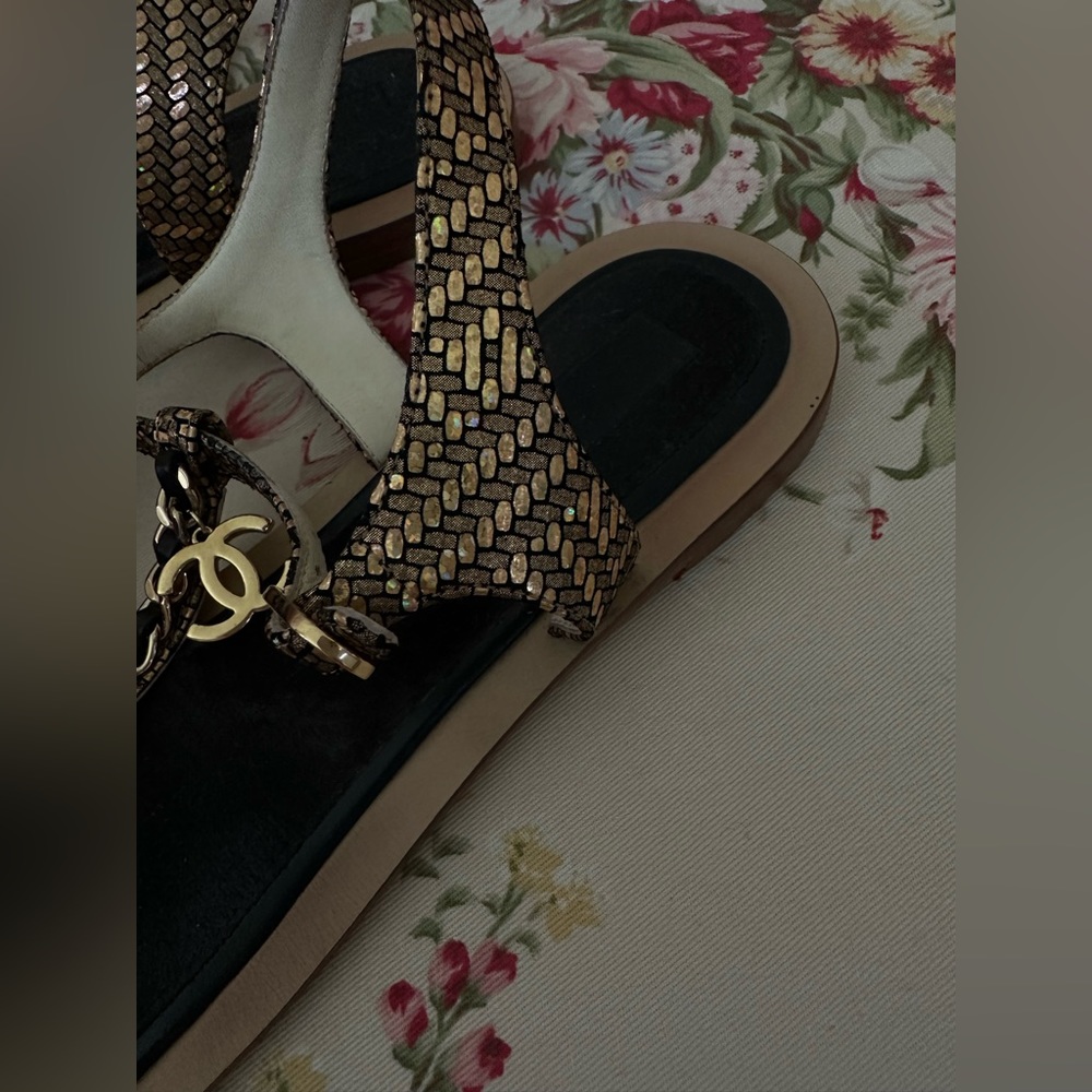 Authentic Chanel Sandals. - Picture 3 of 10